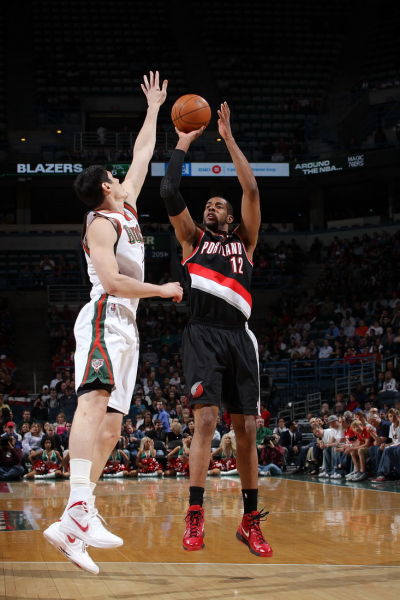 励新一代球 励新一代球