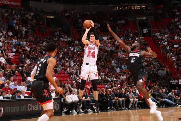 詹姆斯与 詹姆斯与